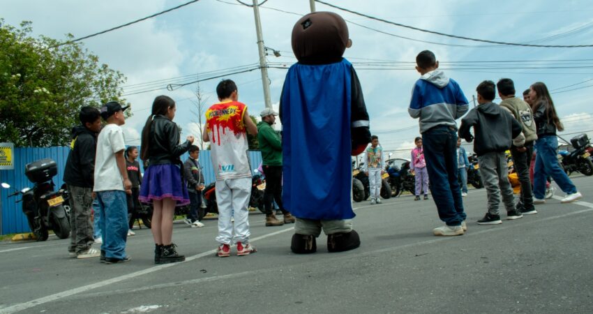 Actividad con niños del barrio La Huerta